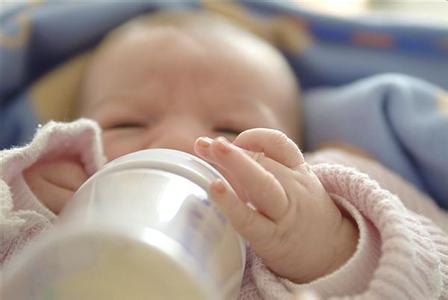 宝宝拉肚子怎么办拉水 宝宝拉肚子能喝奶粉吗
