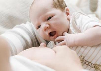 新生儿不肯吸奶怎么办 宝宝不吸奶怎么办