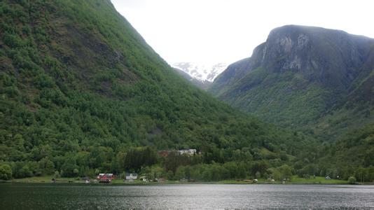 翠色欲流 千山一碧