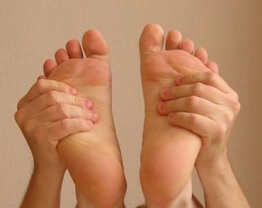脚心疼是什么原因 脚疼是什么原因