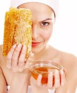 蜂蜜水洗脸 如何用蜂蜜水来洗脸