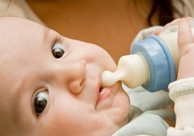 初生儿喝奶量 如何准确掌握婴儿喂奶量