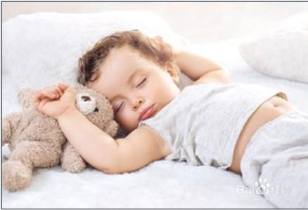 如何防止宝宝踢被子 如何防止宝宝睡觉踢被子