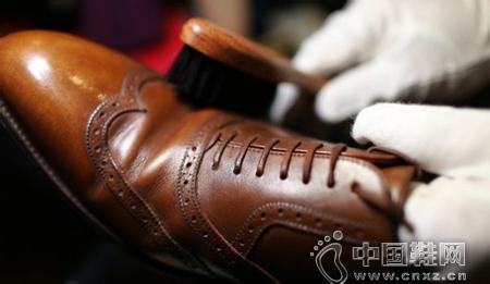皮鞋的最简单保养方法 怎样护理皮鞋