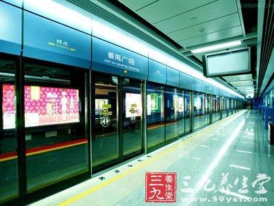 遭遇城市内涝 自救 北京地铁10号线故障 遭遇地铁故障自救6原则