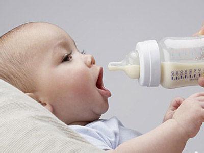 婴幼儿喂养指南 婴幼儿怎样喂养?
