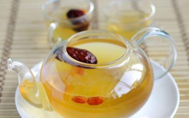 黄芪红枣枸杞茶的功效 黄芪红枣枸杞茶 常喝这茶有什么功效