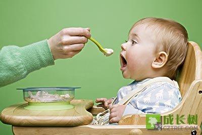 婴儿五个月会什么 五个月宝宝辅食如何添加