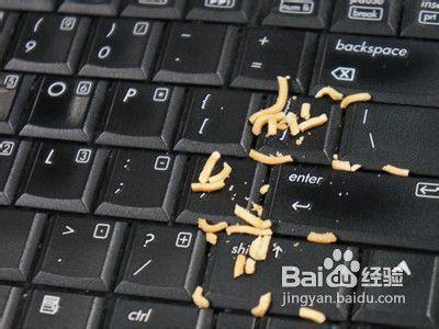 清理笔记本键盘灰尘 如何清理笔记本键盘上的灰尘