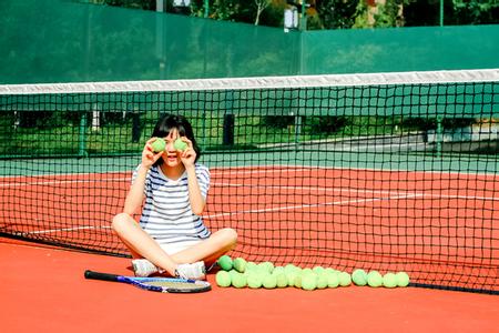 打网球的基本动作图解 网球少女 网球少女-基本信息，网球少女-游戏介绍