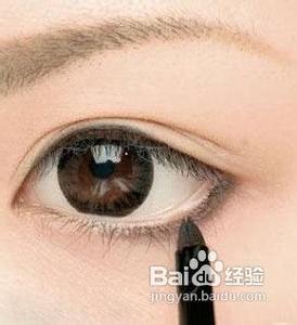 眼线膏的画法 眼线膏的画法，打造自然眼线