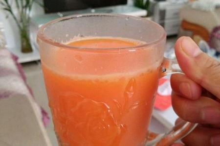 鲜榨胡萝卜汁的功效 鲜榨胡萝卜汁的做法