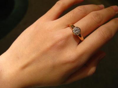 订婚戒指和结婚戒指 订婚戒指和结婚戒指的区别何在？