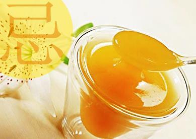 蜂蜜不能和什么一起吃 蜂蜜不能和什么一起吃 早上喝蜂蜜水好吗