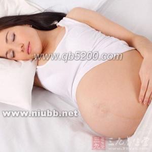 孕妇睡觉的正确姿态 孕妇睡觉的正确姿态 孕妇为什么要左侧睡