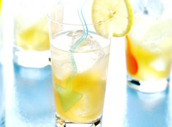 柠檬水应该什么时候喝 柠檬水什么时候喝 应该如何喝柠檬水
