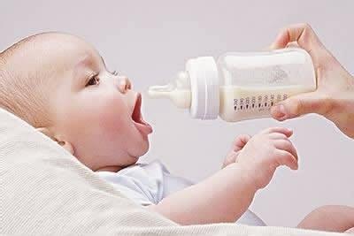 奶粉快速进口 怎样快速冲奶粉？如何快速给孩子冲奶粉？