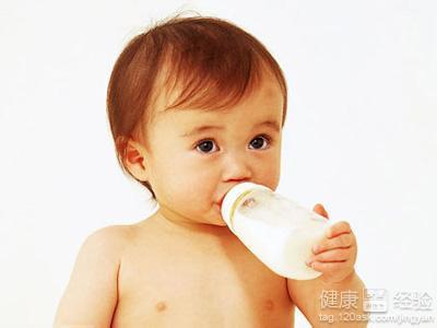 婴儿大口喷奶怎么回事 婴儿大口吐奶怎么回事