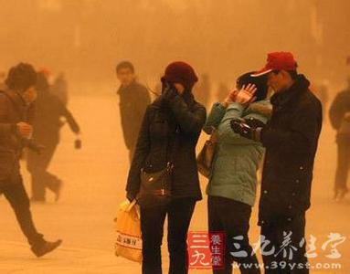 强沙尘天气突袭北京 出行遇沙尘暴如何防危害