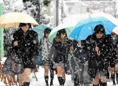 日本女孩冬天穿短裙 为何日本女孩在严冬里也能穿短裙