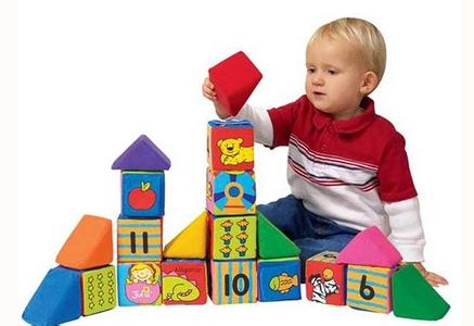 一岁宝宝开发智力玩具 0-1岁宝宝玩具如何选择