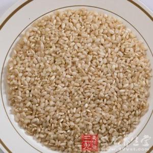 糙米的功效与作用 糙米的功效与作用 糙米最适合什么人吃