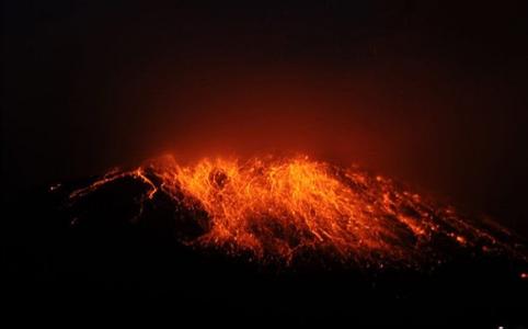 墨西哥火山喷发 印尼克卢德火山火山喷发美景 组图
