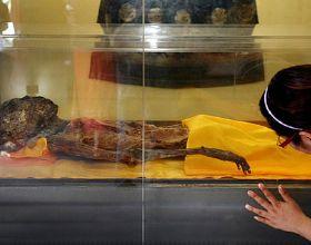 清朝龙袍干尸是多尔衮 [图文]北京展出清朝身裹龙袍四品文官干尸