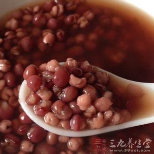 薏米红豆粥的功效 红豆薏米粥 薏米红豆粥有哪些功效和作用