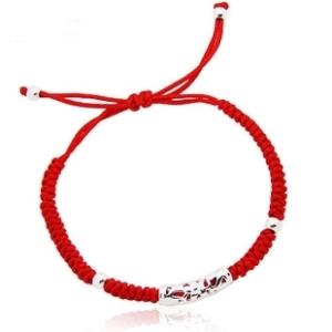 本命年戴红绳什么讲究 本命年，红绳戴哪只手合适？