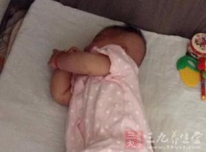 阿姨拉肚子泻药腹泻吧 新生儿拉肚子怎么办 5招解决婴儿腹泻