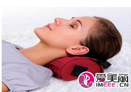 颈椎病正确睡姿图片 颈椎病不用枕头好吗