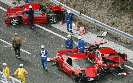 世界上第一辆法拉利 世界上最贵的车祸 8辆法拉利被毁
