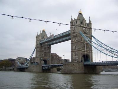 伦敦大桥垮下来 《伦敦大桥垮下来》 《伦敦大桥垮下来》-歌词简介，《伦敦大桥垮