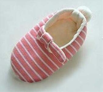 婴儿防踢睡袋选购技巧 如何选购婴儿鞋的技巧