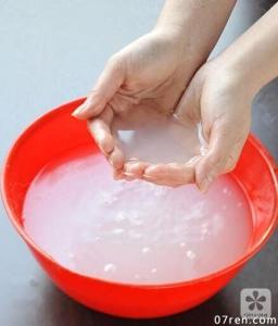 淘米水洗脸前要加热吗 怎么正确用淘米水洗脸