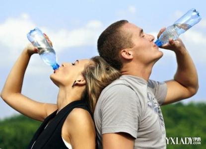 喝水减肥法排毒又养颜 正确的喝水排毒减肥法