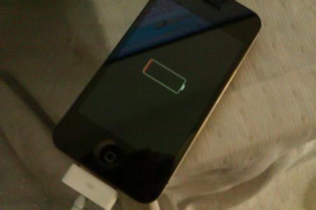 iphone4s充电没反应 刚买的iphone4s怎么充电