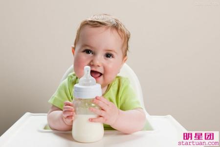 婴儿吐奶怎么处理方法 婴儿为什么吐奶，吐奶是怎么回事