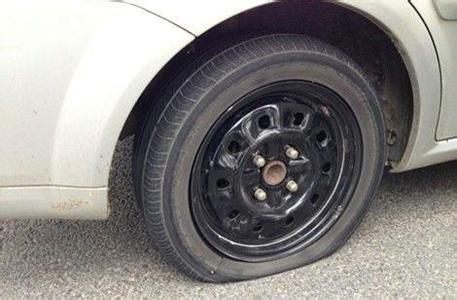 汽车轮胎爆胎原因 为什么汽车轮胎会爆胎你知道吗