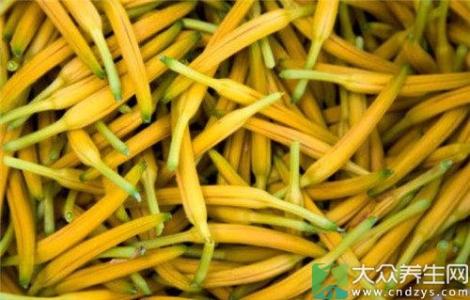 黄花菜的根能吃吗 吃黄花菜的好处有哪些