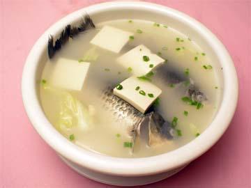 鲫鱼豆腐汤的做法 鲫鱼豆腐汤的简单做法 精
