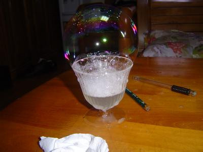 泡泡水的简单制作方法 最新吹泡泡水的制作方法