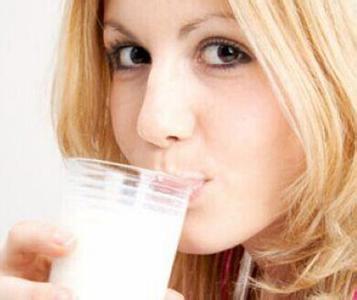 什么牛奶美白效果最好 喝牛奶能美白吗