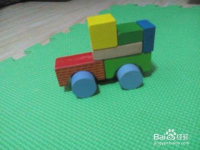 乐拼积木 玩转积木―怎样用积木拼小卡车？