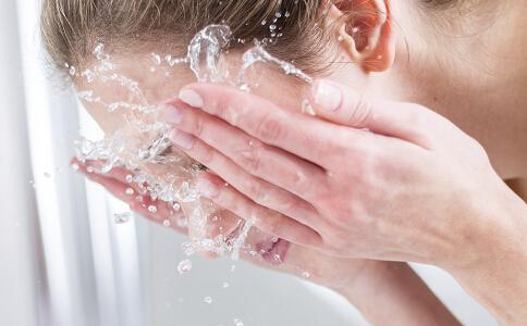 经常用香皂洗脸会怎样 经常用香皂洗脸好吗