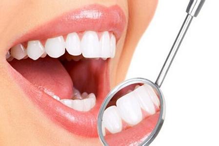 经常洗牙的危害 细数三个经常洗牙的危害