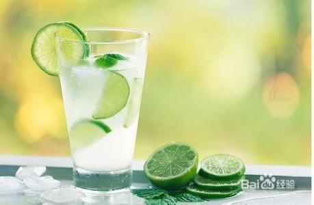 煮柠檬水的功效与禁忌 喝柠檬水有什么好处和坏处-功效作用和禁忌大全 精