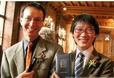 华人在国外的快闪视频 曝光华人同性恋在国外注册结婚全过程