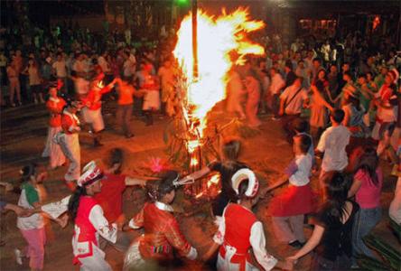 白族春节的民风民俗 白族的民风民俗